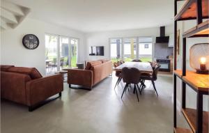 Stunning Home In Den Oever With Wifi