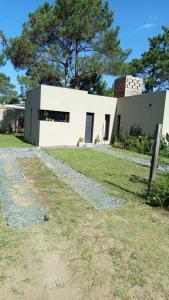 Casa con Patio y Parrilla Zona Golf