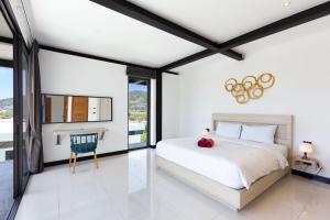 Loft Style 4BR Villa Sunset Garden 4 with 12m Salt Water Pool, near NaiHarn