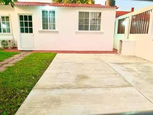 Maddie House cerca del Río y del Mar