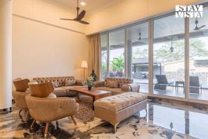 StayVista at Blush Belle - Pool and Wifi