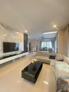 Modern living house - Bān San Pu Loi