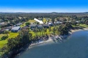 Waters Edge Luxury Lakeside Studio