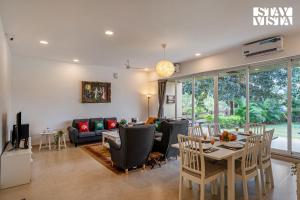 StayVista at The Green Orchid with Pool, WiFi