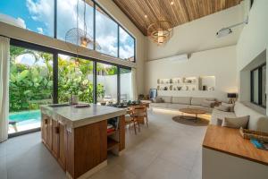 Villa Seseh Bliss - Beautiful Modern Tropical 2BR Villa in Seseh Beach
