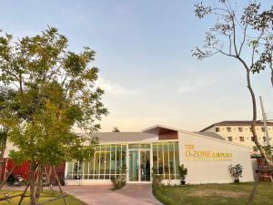 THE O-ZONE AIRPORT Riviera Lodge