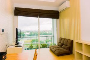 Comfortable and Modern Look 1BR at CitraLake Suites Apartment By Travelio