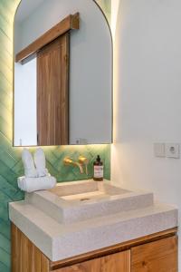 Villa Kokoan - 2BR Tropical Serenity Villa close to Echo Beach