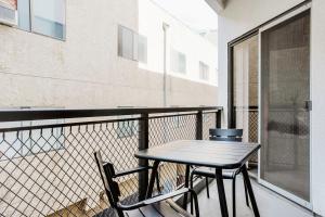 Blueground Westwood washer dryer ac LAX-1269