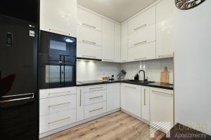 Apartment Industrial Red by LookAp - parking, klimatyzacja