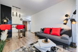Apartment Industrial Red by LookAp - parking, klimatyzacja