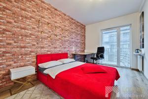 Apartment Industrial Red by LookAp - parking, klimatyzacja