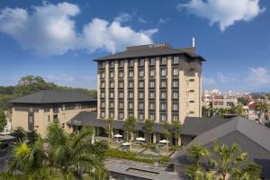 Modena by Fraser Vinh Yen