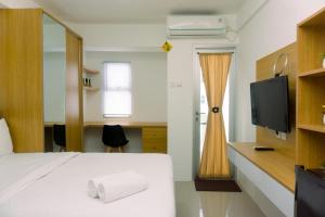 Cozy Studio at Urbantown Serpong Apartment By Travelio