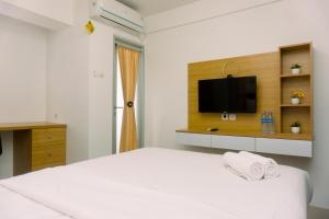 Cozy Studio at Urbantown Serpong Apartment By Travelio