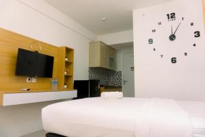Cozy Studio at Urbantown Serpong Apartment By Travelio