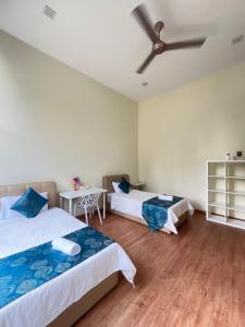 Forest Lodge, Radiant Janda Baik