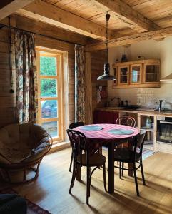 Nad Mikowym Potokiem - wydzielona część drewnianego domu z osobnym wejściem i ogrodem