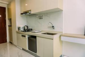 Well Furnished and Comfy Studio Sky House BSD Apartment By Travelio