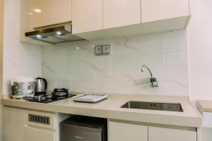 Well Furnished and Comfy Studio Sky House BSD Apartment By Travelio