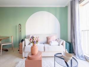Chic Parisian 1-Bedroom Apartment in Vibrant 10th Arr - Mobility Lease
