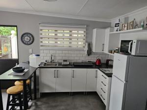 Giraffes Rest, Self Catering Studio Apartment