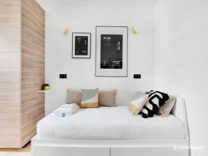 Air-conditioned studio near Arc Triomphe