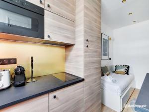 Air-conditioned studio near Arc Triomphe