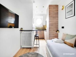Air-conditioned studio near Arc Triomphe
