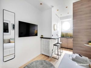 Air-conditioned studio near Arc Triomphe