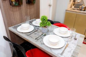 A2J Executive 2BR BGC Loft Near HighStreet & Malls