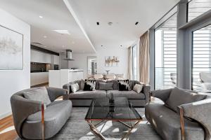 Bluewaters Sea View 2BR Pool & Gym & Beachfront