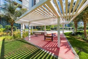 Bluewaters Sea View 2BR Pool & Gym & Beachfront