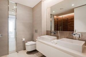 Bluewaters Sea View 2BR Pool & Gym & Beachfront