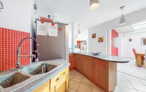 Maisons de vacances Lovely Home In Meschers-Sur-Gironde : photos des chambres