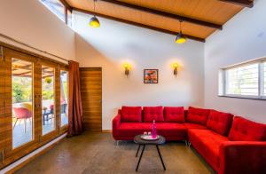 SaffronStays Blue Jasmine - twin 2BR pet-friendly villas with plunge pool, gardens & birdwatching near Sula Vineyard