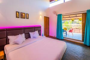 SaffronStays Blue Jasmine - twin 2BR pet-friendly villas with plunge pool, gardens & birdwatching near Sula Vineyard