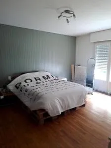 140 m2 , 3 lits 2 place et 1 canapé convertible 2 place - Lanvaudan