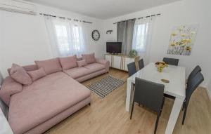 1 Bedroom Lovely Home In Bobovisca 