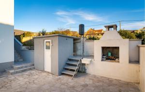 Beautiful Apartment In Gornji Karin