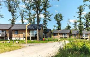 Stunning Home In Somme-Leuze With Wifi