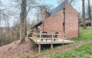 2 Bedroom Amazing Home In Hastière - 莱斯河畔的汉恩