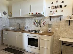 Casa sul mare Lalu a 20 kl da Palermo e 30 da Cefalu tre camere 9 posti