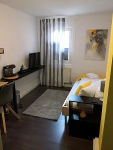 Stilvolle Altbauwohnung Apartment Zimt & Zucker - Гер-Ґренцгаузен