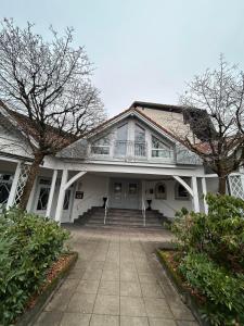 2-Rent Group Hostel Rooms AUB162