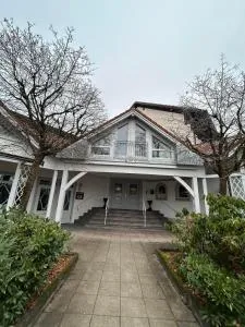 Low Budget Munich-Aubing Hostel - Munich