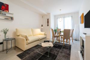 Apartment Pulp Fiction, by Cazul Málaga