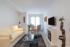 Apartment Pulp Fiction, by Cazul Málaga