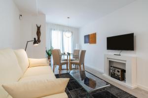 Apartment Pulp Fiction, by Cazul Málaga