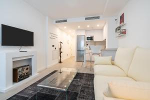 Apartment Pulp Fiction, by Cazul Málaga